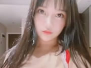 巨乳美少女裸體奶頭盡凸顯波霸的魅力
