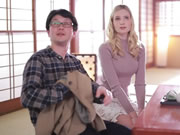 在邊境的混浴溫泉中墮落的北歐金髮人妻 Lily Hart