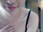極品校花全裸巨乳都被壓扁了